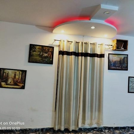 Hotel Janvi Palace Дели Экстерьер фото