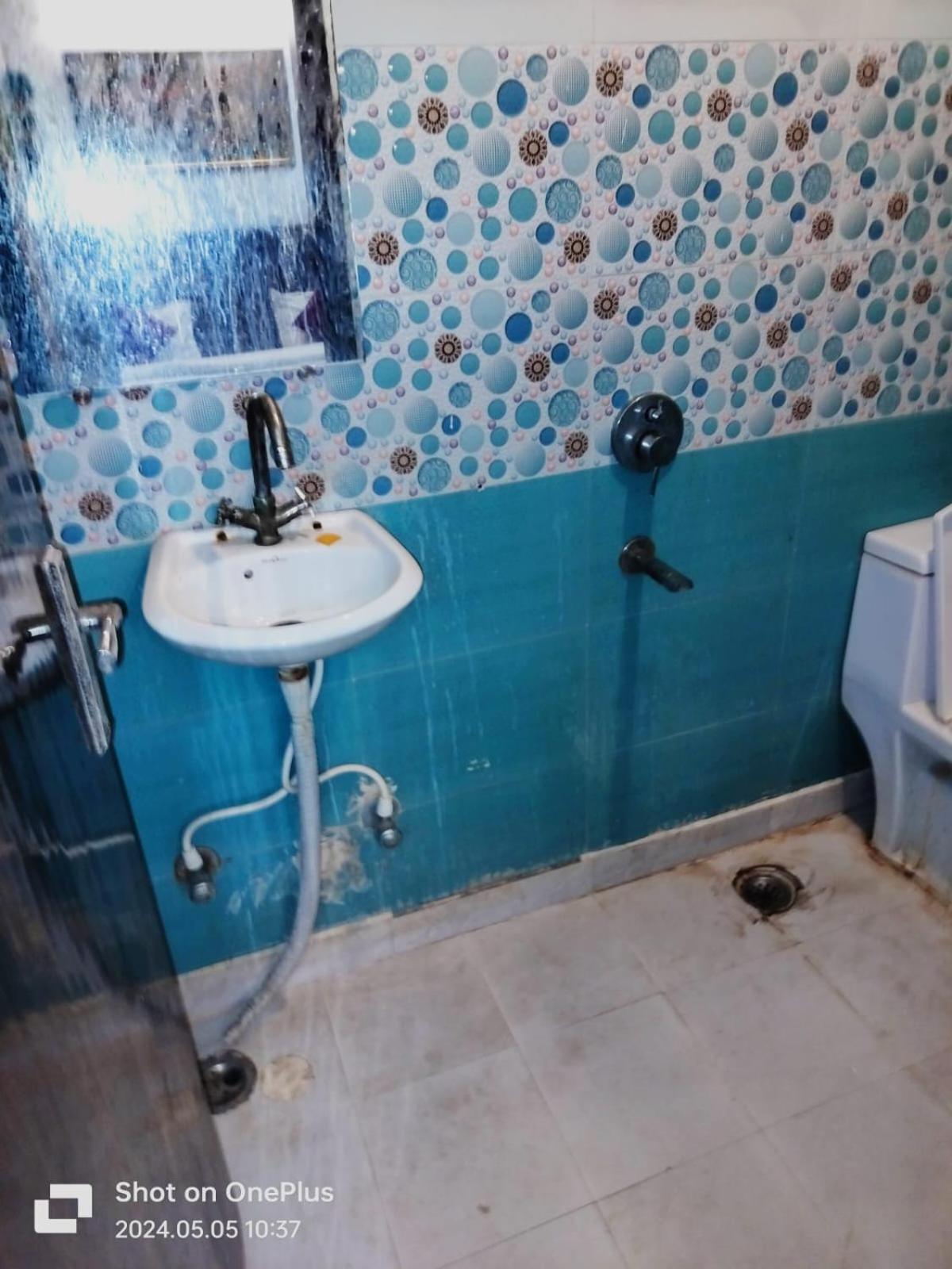 Hotel Janvi Palace Дели Экстерьер фото